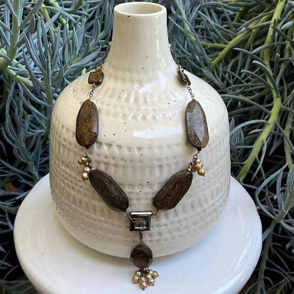 Stone and faux pearl necklace!! - Picture 1 of 5